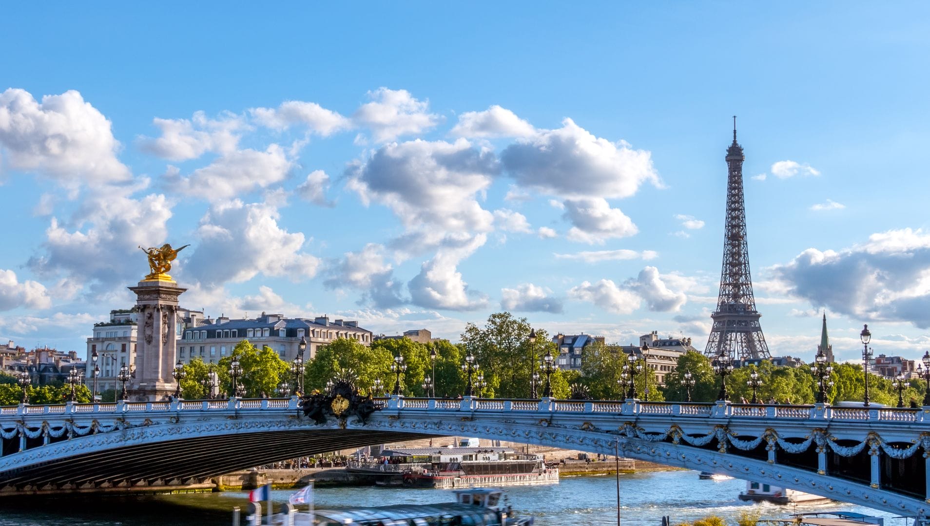 Sau kỷ nguyên “hộ chiếu vàng”: Vì sao nhà đầu tư chọn Passport Talent Pháp?